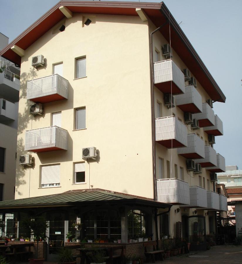Hotel La Quercia Lignano Sabbiadoro Zewnętrze zdjęcie