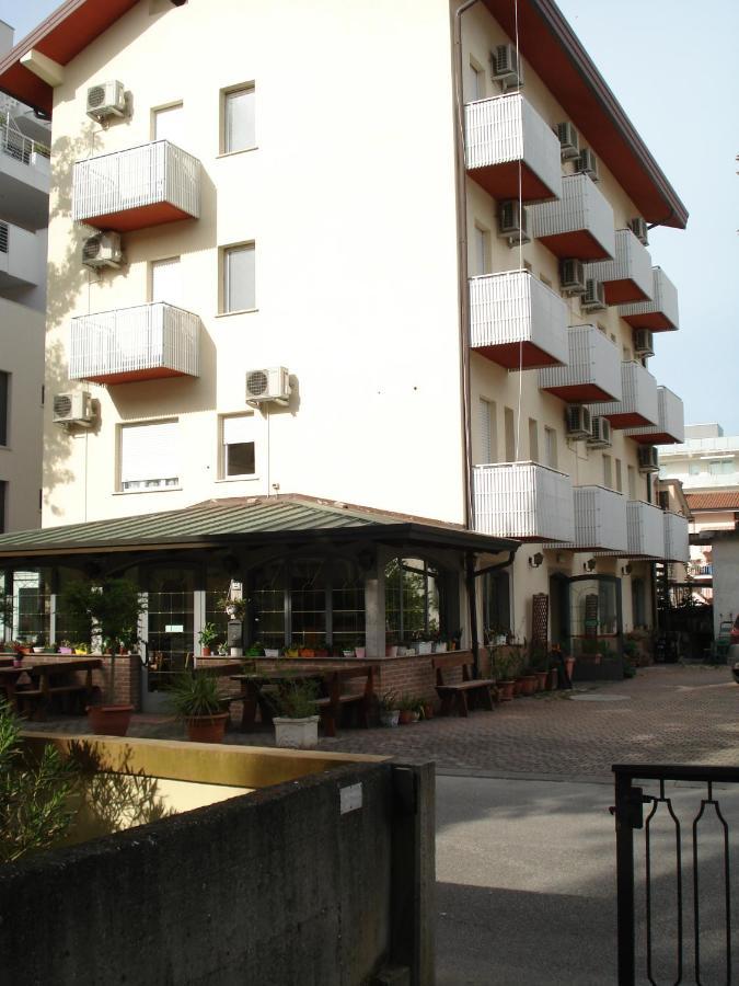 Hotel La Quercia Lignano Sabbiadoro Zewnętrze zdjęcie