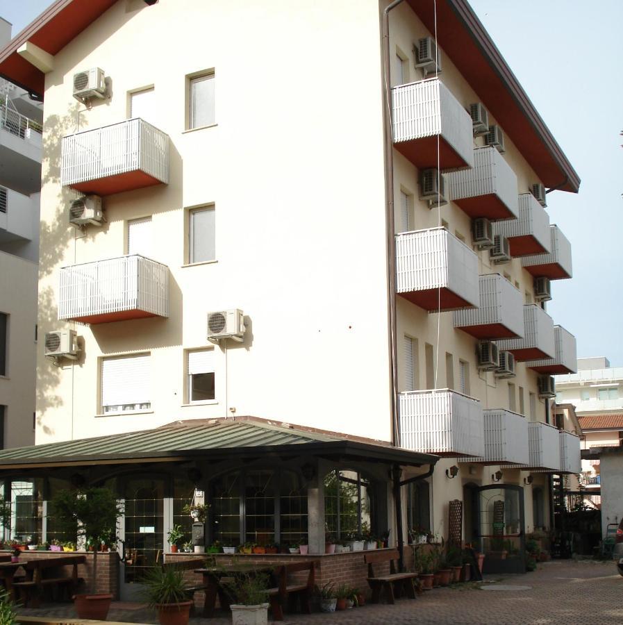 Hotel La Quercia Lignano Sabbiadoro Zewnętrze zdjęcie