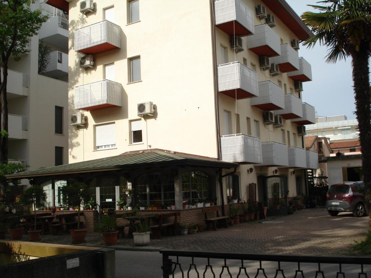 Hotel La Quercia Lignano Sabbiadoro Zewnętrze zdjęcie