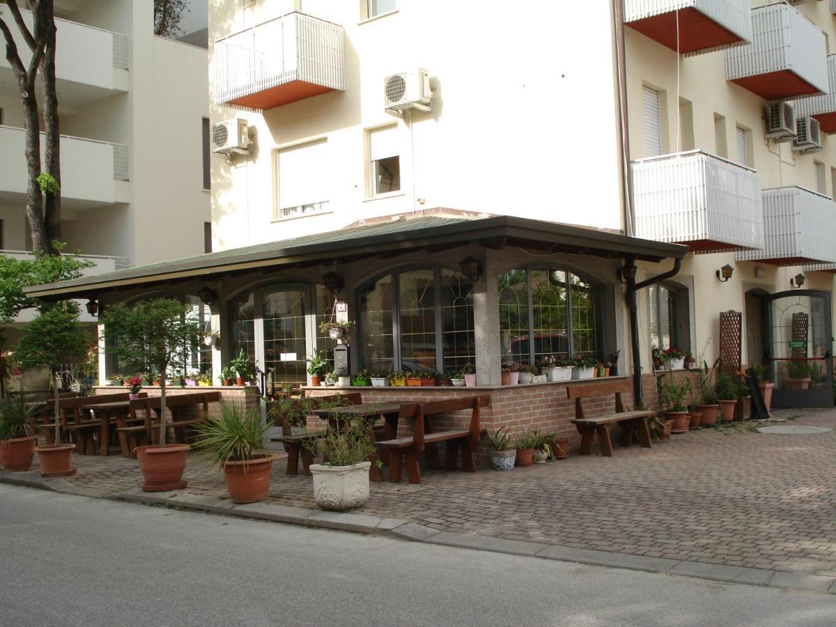 Hotel La Quercia Lignano Sabbiadoro Zewnętrze zdjęcie