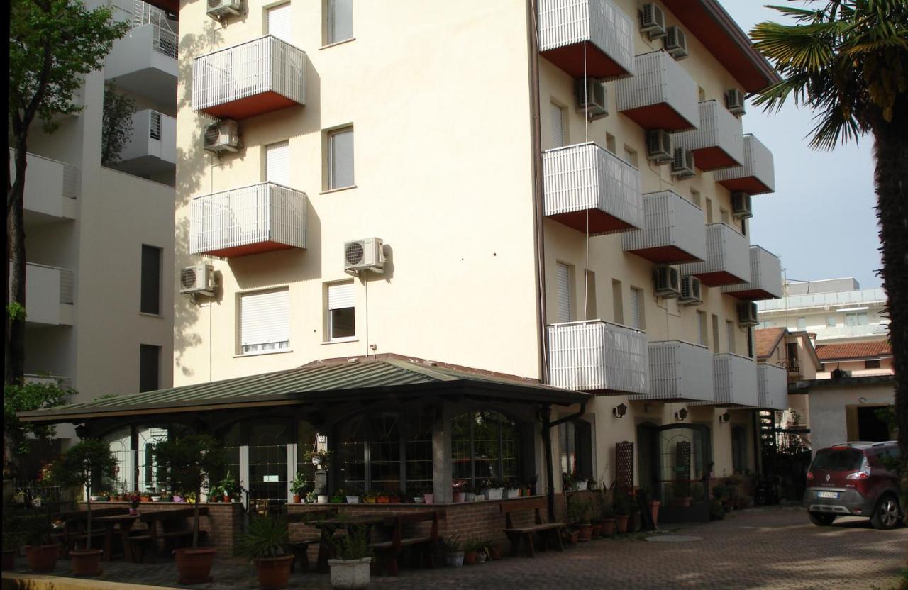 Hotel La Quercia Lignano Sabbiadoro Zewnętrze zdjęcie