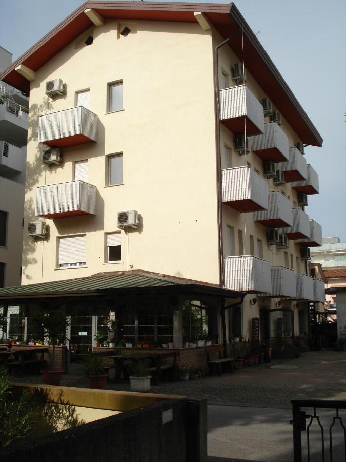 Hotel La Quercia Lignano Sabbiadoro Zewnętrze zdjęcie
